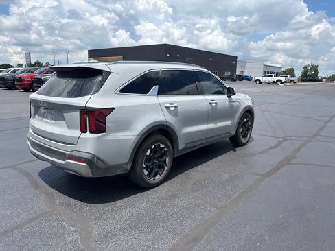 Used 2024 Kia Sorento S w/ Panoramic Sunroof Package FWD image 10