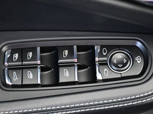 Certified 2024 Porsche Macan AWD/4WD image 34