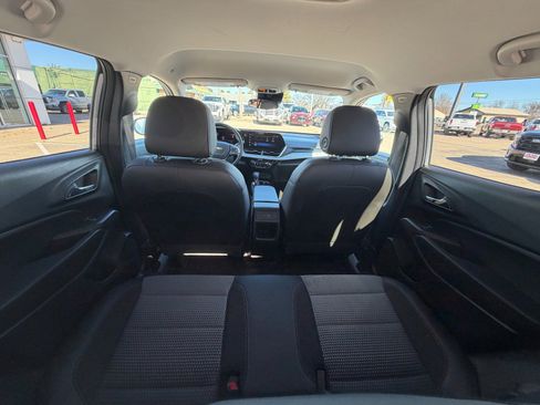 Certified 2025 Chevrolet Trax LT w/ LT Convenience Package image 22