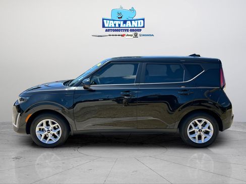 Used 2025 Kia Soul LX w/ LX Technology Package FWD image 2