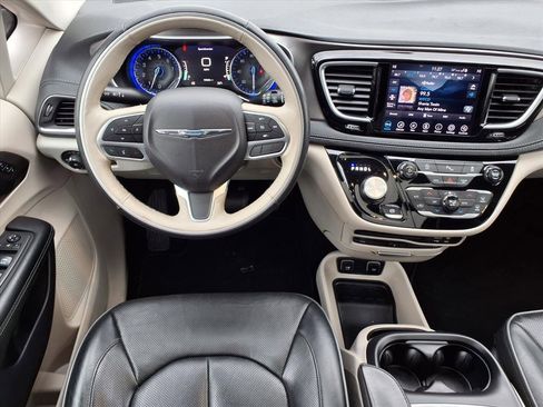 Used 2019 Chrysler Pacifica Limited image 5