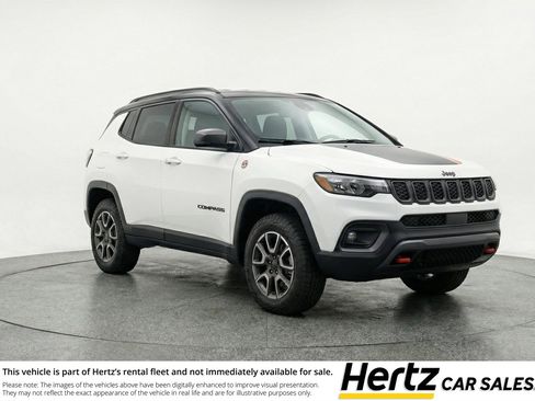 Used 2025 Jeep Compass Trailhawk image 1