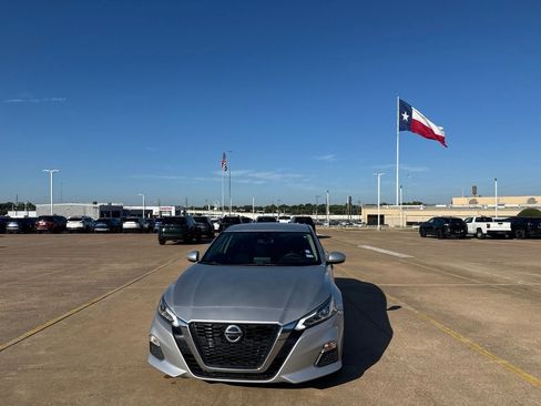 Used 2021 Nissan Altima 2.5 SV FWD image 6