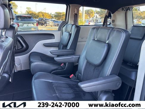 Used 2017 Dodge Grand Caravan SXT image 11