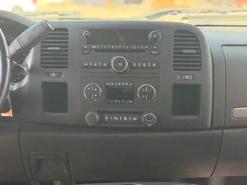 Used 2011 Chevrolet Silverado 2500 LT w/ Interior Plus Package RWD image 32