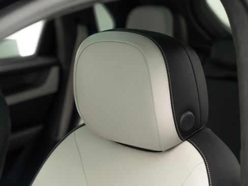 Certified 2025 Porsche Cayenne GTS image 18