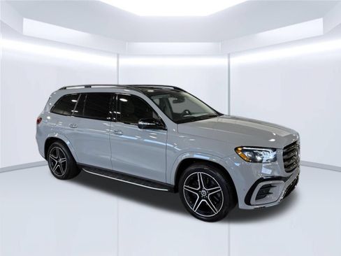 Used 2024 Mercedes-Benz GLS 450 4MATIC image 9