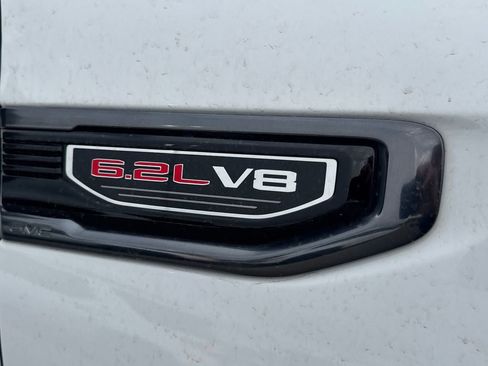 Used 2024 GMC Sierra 1500 AT4 w/ Technology Package AWD/4WD image 11
