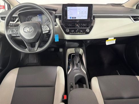 Used 2025 Toyota Corolla LE image 22