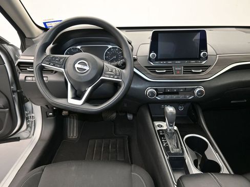 Used 2024 Nissan Altima 2.5 SV image 16