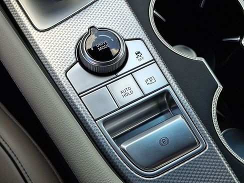 Used 2023 Genesis G70 3.3T image 25