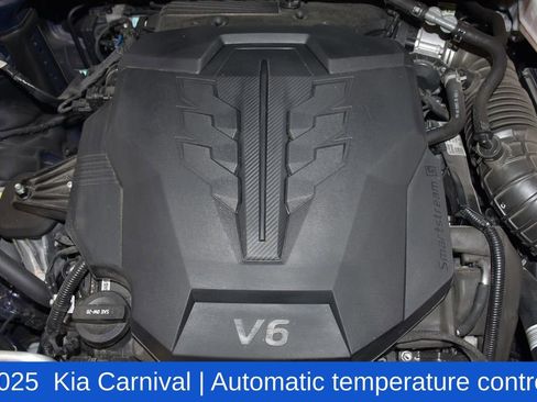 Used 2025 Kia Carnival image 7