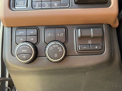 Used 2023 Chevrolet Tahoe High Country AWD/4WD image 12