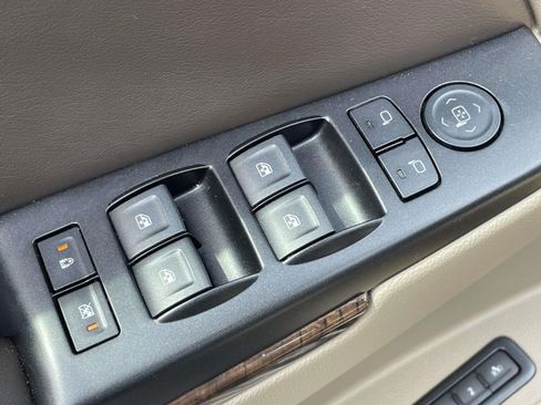 Used 2018 Chevrolet Suburban LT image 19