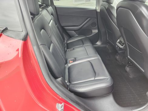 Used 2022 Tesla Model Y Performance AWD/4WD image 19