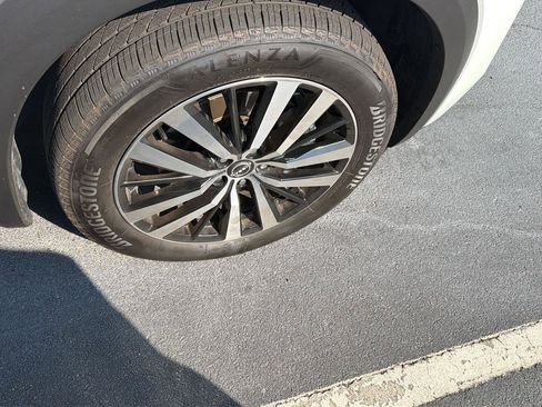 Used 2025 Nissan Pathfinder Platinum FWD image 7