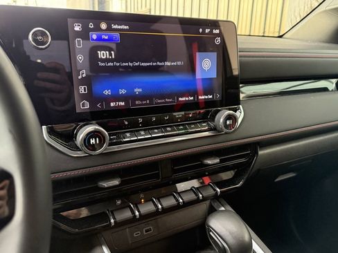 Used 2024 Chevrolet Colorado Z71 image 10