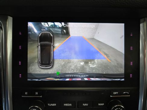 Used 2018 Porsche Macan image 25