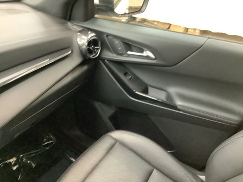Used 2025 Chevrolet Equinox LT w/ Convenience Package II FWD image 22