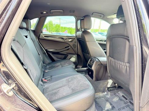 Used 2018 Porsche Macan AWD/4WD image 25