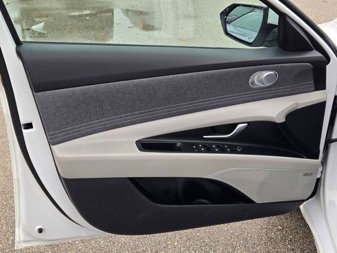 Certified 2024 Hyundai Elantra Limited image 26