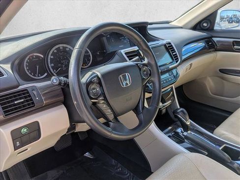Used 2017 Honda Accord EX-L image 9