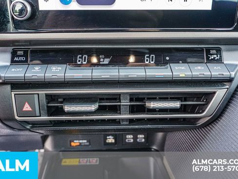 Used 2025 Toyota Camry SE image 41