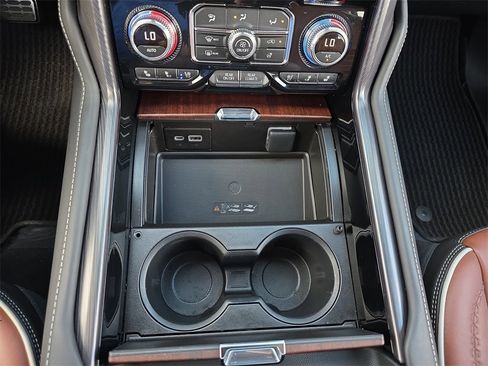 Used 2023 GMC Yukon XL Denali Ultimate image 9