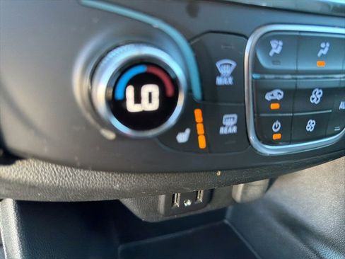 Used 2020 Chevrolet Traverse LT image 34