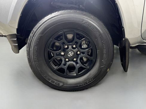 Used 2022 Toyota Tacoma SR5 w/ Technology Package RWD image 13