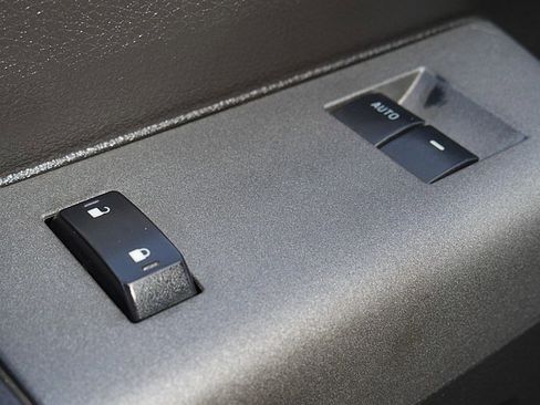 Used 2011 Ford F250 Lariat w/ Chrome Pkg image 25