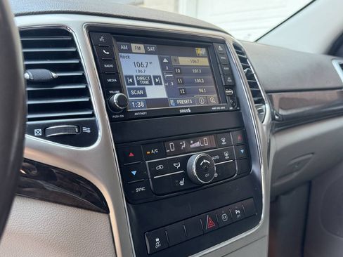 Used 2012 Jeep Grand Cherokee Laredo AWD/4WD image 19