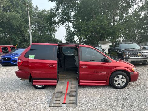Used 2007 Dodge Grand Caravan SXT w/ Trailer Tow Prep Group FWD image 2
