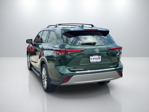 Used 2024 Toyota Highlander Platinum FWD image 7