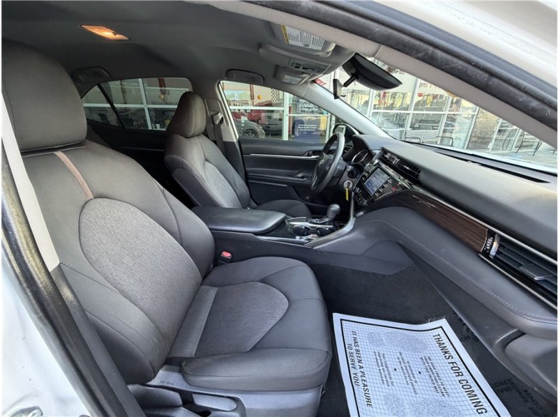 Used 2019 Toyota Camry LE FWD image 29