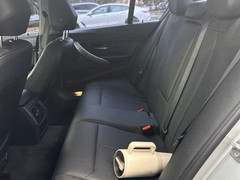 Used 2018 BMW 320i Sedan RWD image 12