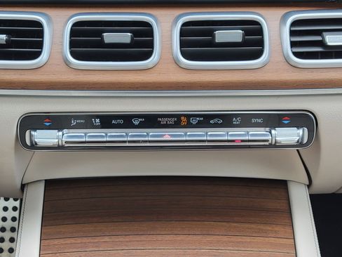Used 2023 Mercedes-Benz GLS 450 4MATIC image 26