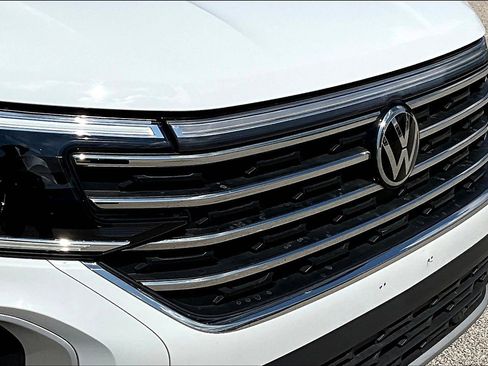 Used 2024 Volkswagen Atlas SE image 31