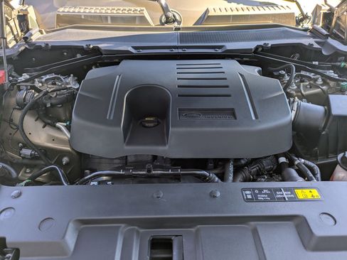 Certified 2023 Land Rover Defender 110 SE image 32