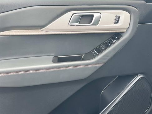 Certified 2025 Ford Explorer Active w/ Active Comfort Package image 21