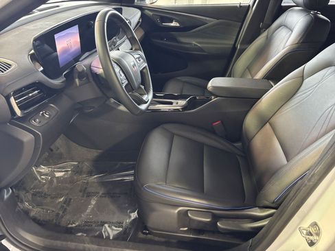 Used 2025 Buick Envista Sport Touring image 28
