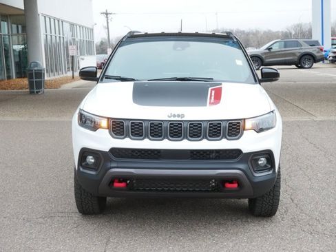 Used 2025 Jeep Compass Trailhawk AWD/4WD image 2