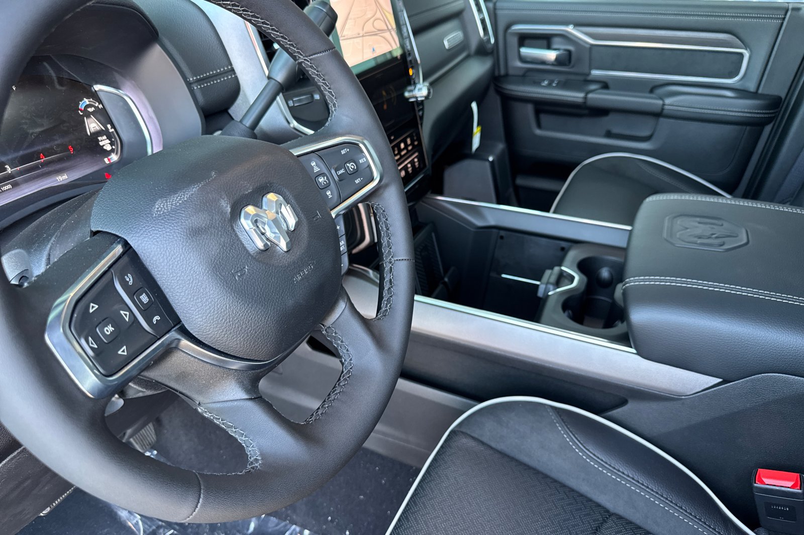 New 2026 RAM 2500 Laramie AWD/4WD image 9