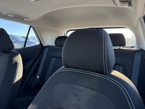 Used 2025 Hyundai Venue SEL image 23