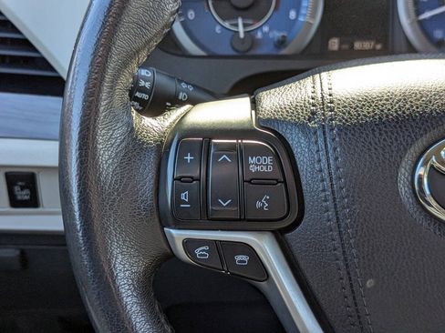 Used 2017 Toyota Sienna XLE FWD image 27