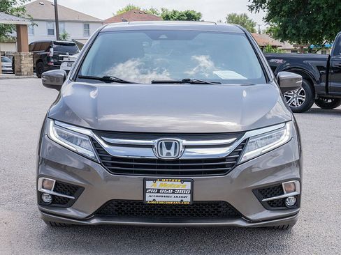 Used 2019 Honda Odyssey Touring image 2