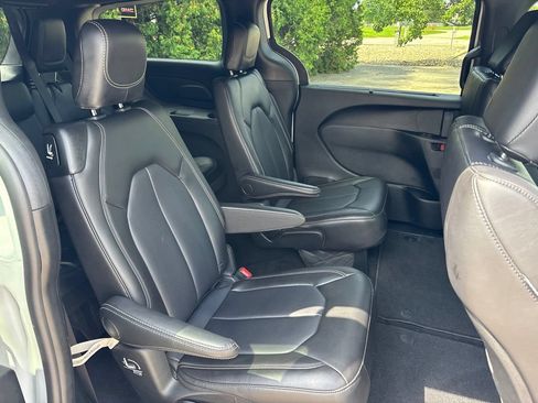 Used 2026 Chrysler Pacifica Select FWD image 20