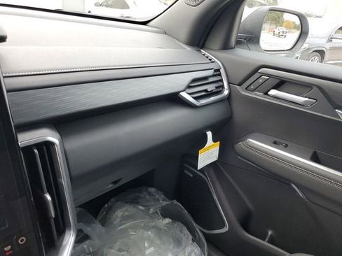 New 2026 GMC Acadia Elevation image 25