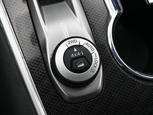 Used 2020 Nissan Pathfinder SL AWD/4WD image 25