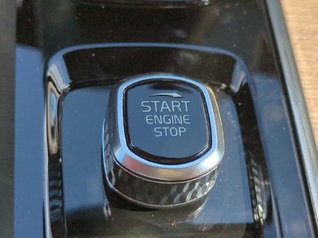 New 2026 Volvo XC60 B5 Plus AWD/4WD image 28